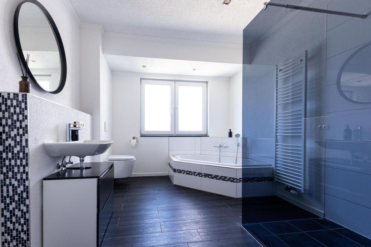 Design Apartment Zentral Fuer 6 In Andernach: Ausblick, Wifi, Kueche Екстериор снимка